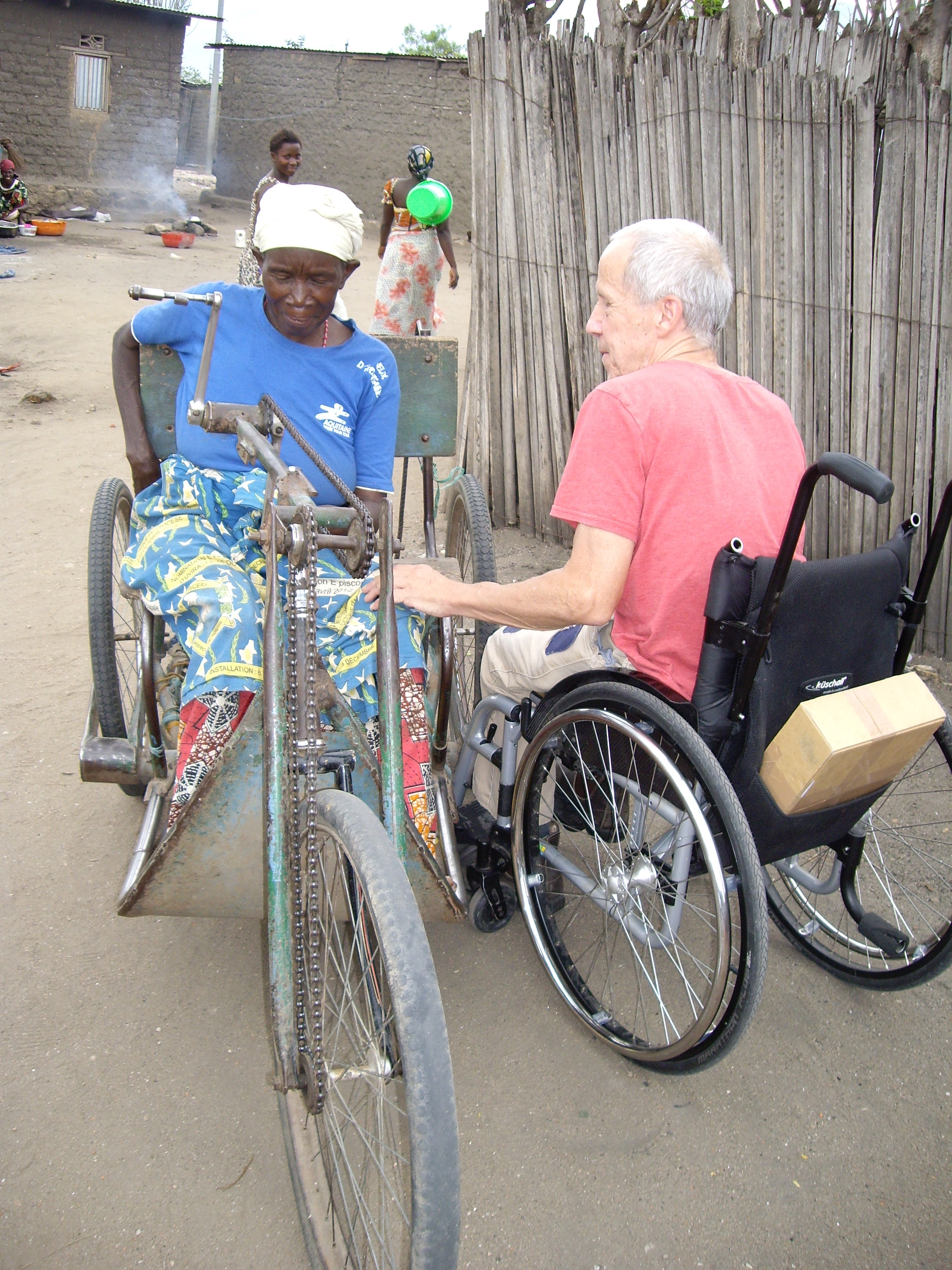 Martin trifft Frau mit Rollstuhlvelo
